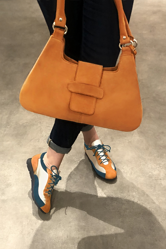Apricot orange, gold and peacock blue women's three-tone elegant sneakers. Round toe. Flat rubber soles. Worn view - Florence KOOIJMAN